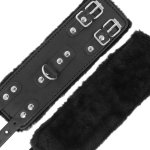 DARKNESS - MOCNE KAJDANKI NA NADGARSTKI Z FUTERKIEM