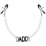 OHMAMA - ZACISKI NA SUTKI Z ŁAŃCUCHEM I NAPISEM DADDY