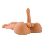 PIPEDREAM - MĘSKI TORS W POZYCJI LEŻĄCEJ Z WIELKIM PENISEM SZEŚCIOPAKIEM I ODBYTEM